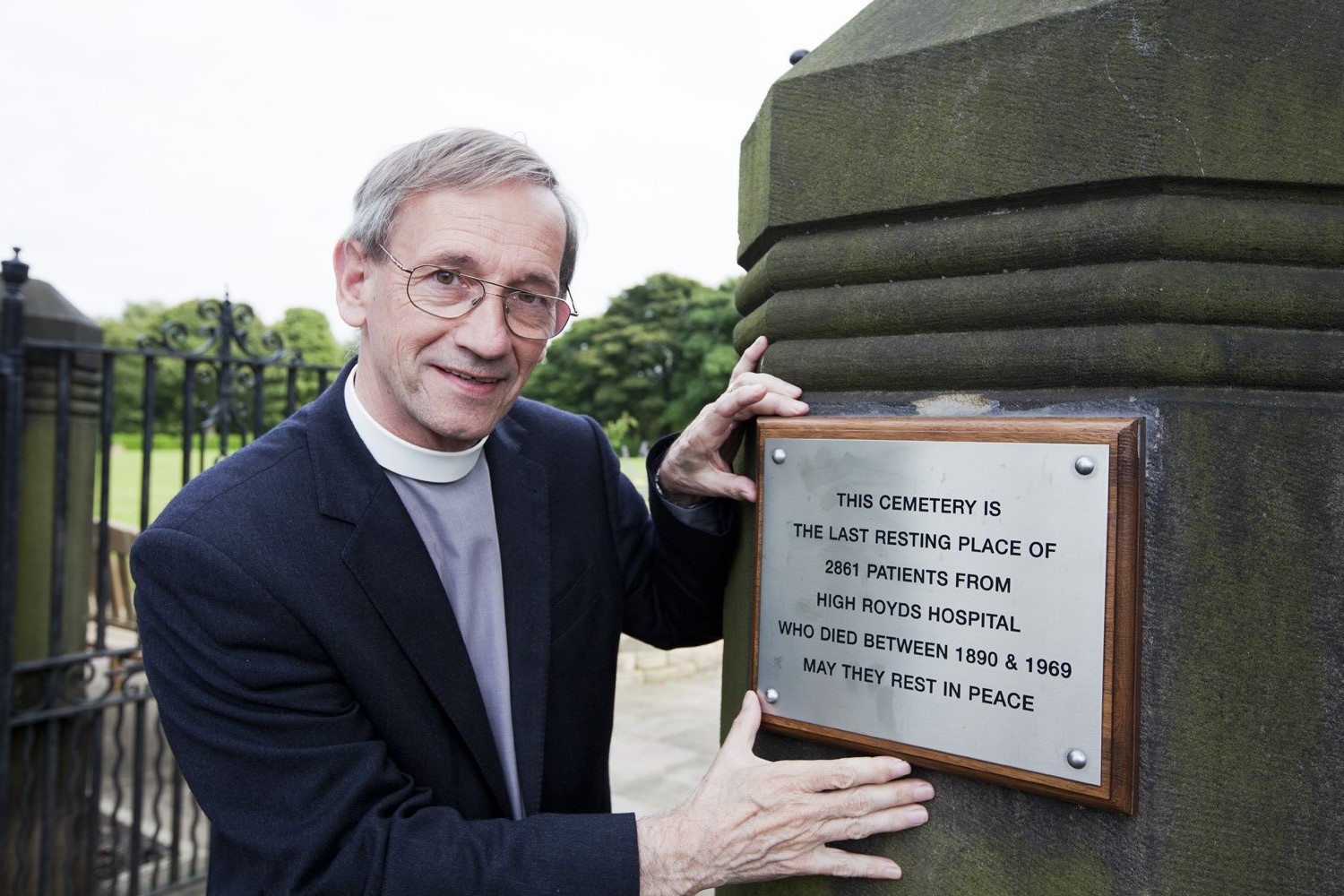 David Lee, Archdeacon of Bradford memorial garden buckle lane 3 sm